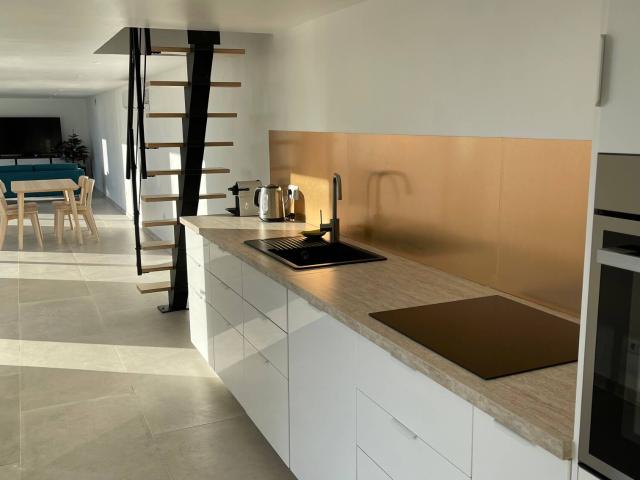Maison 105m2 83hab meublée – Saint Cyr au Mont d’Or – 2 chambres – Parkings – Toutes Charges comprises