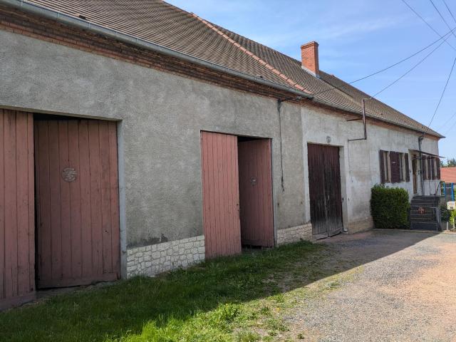 Maison 102 m2 avec garage et plusieurs dépendances