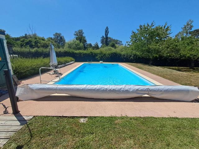 Maison 10 pièce s 258 m2.Piscine