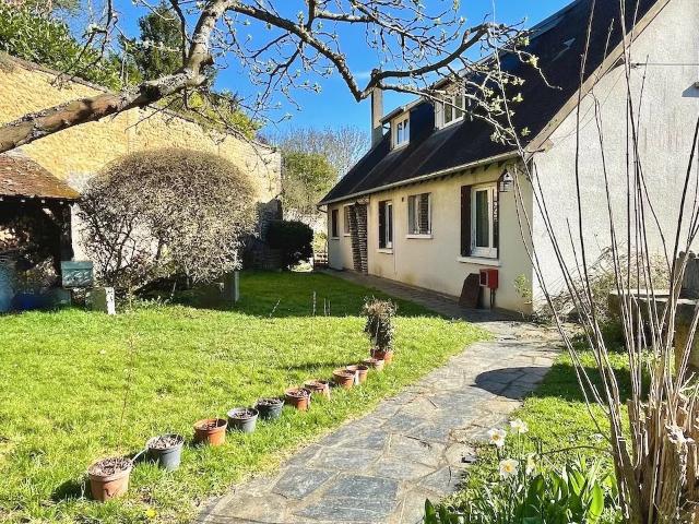 MAISON 10 PIÈCES AVEC VUE VALLÉE CONCHES CENTRE