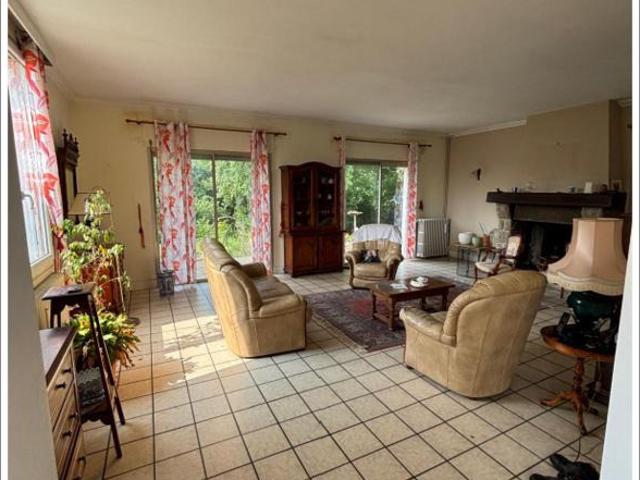 Maison 10 pièces SAINT DIZIER LEYRENNE 23