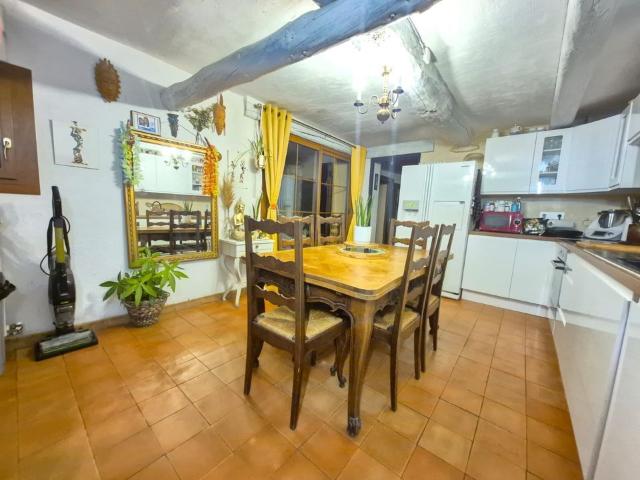 Maison 10 pièces, 149 m² à louer à Cotignac 83570