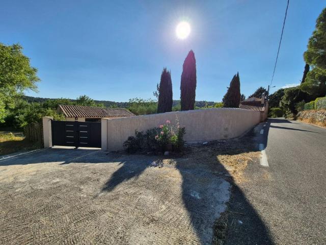 Maison 10 pièces, 149 m² à louer à Cotignac 83570