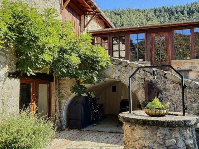 Maison 10 pièces 150 m²