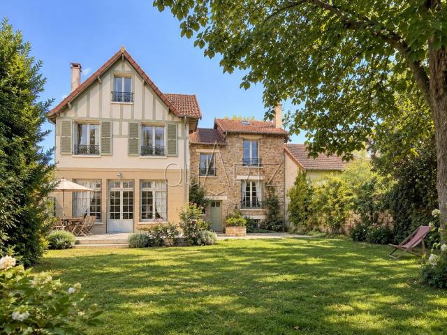 Maison 10 pièces 196 m²