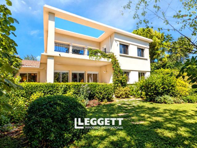 Maison 10 pièces 196 m²
