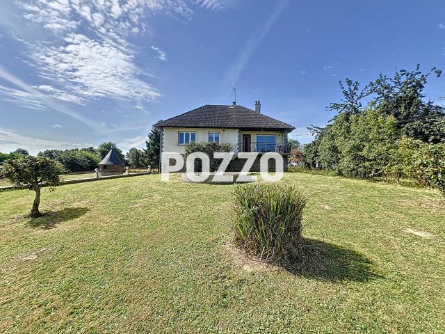 Maison 10 pièces 196 m²