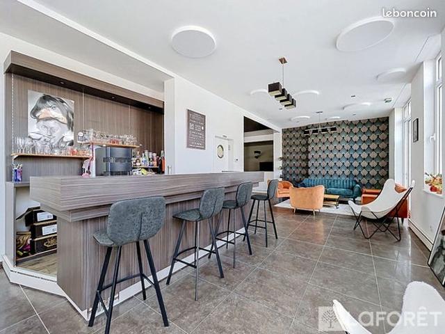 Maison 10 pièces 243 m²
