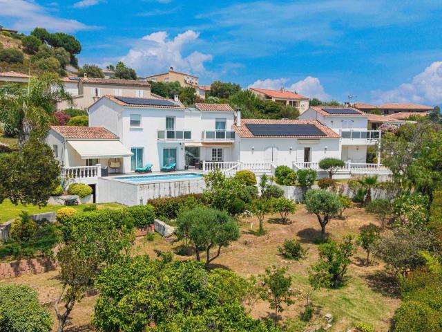 Maison 5 pièces 243 m²