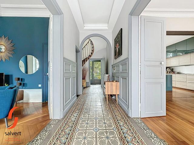 Maison 10 pièces 243 m²