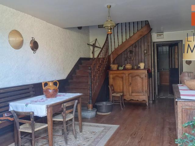 Maison 10 pièces 243 m²