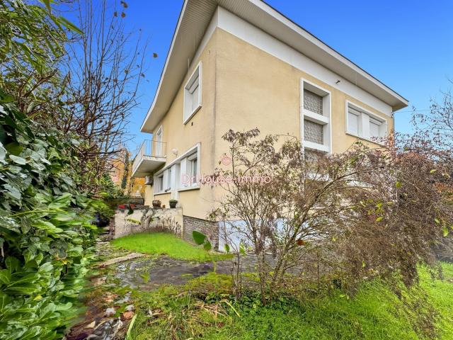 Maison 10 pièces 240 m²