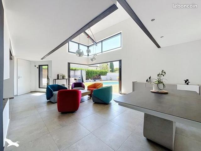 Maison 10 pièces 240 m²