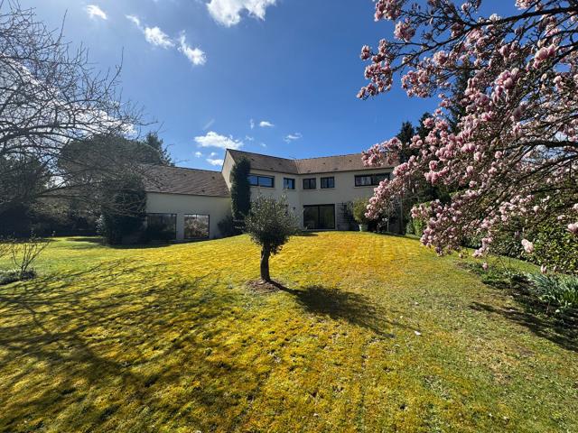 Maison 10 pièces 240 m²