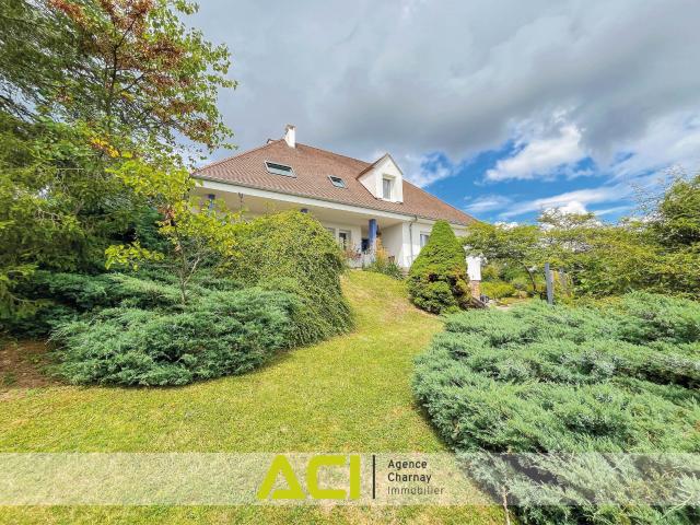 Maison 10 pièces 240 m²
