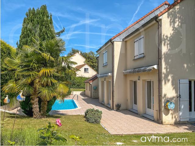 Maison 10 pièces 240 m²