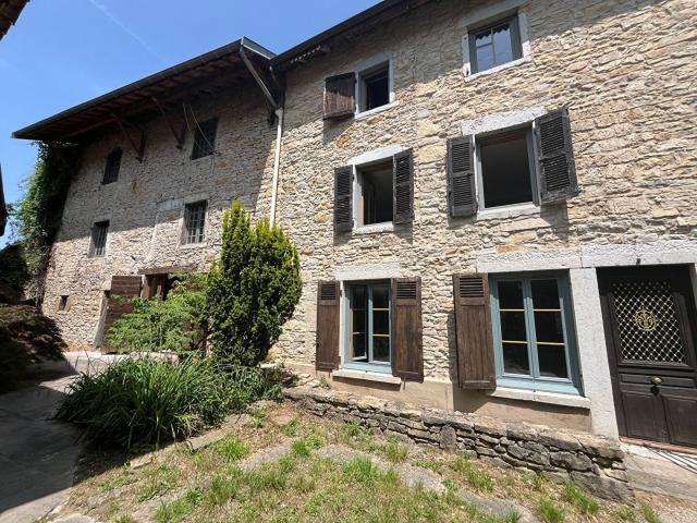 Maison 10 pièces 240 m²