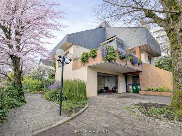 Maison 10 pièces 240 m²