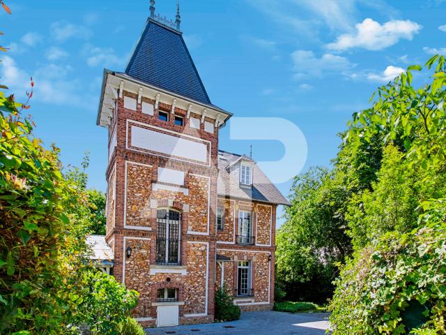 Maison 10 pièces 240 m²