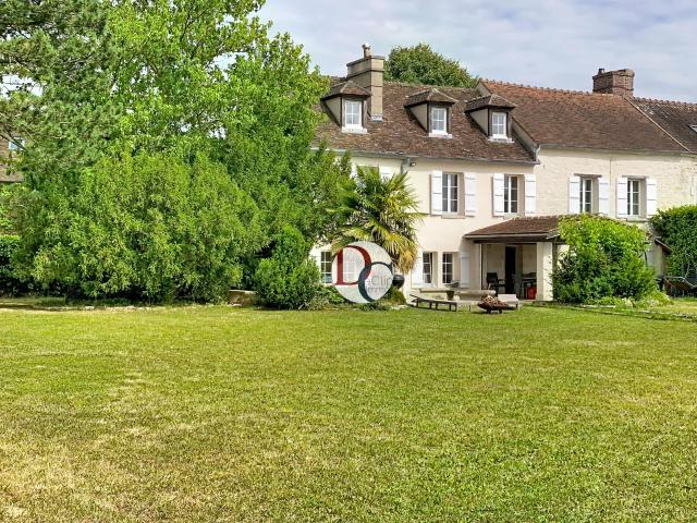 Maison 11 pièces 240 m²