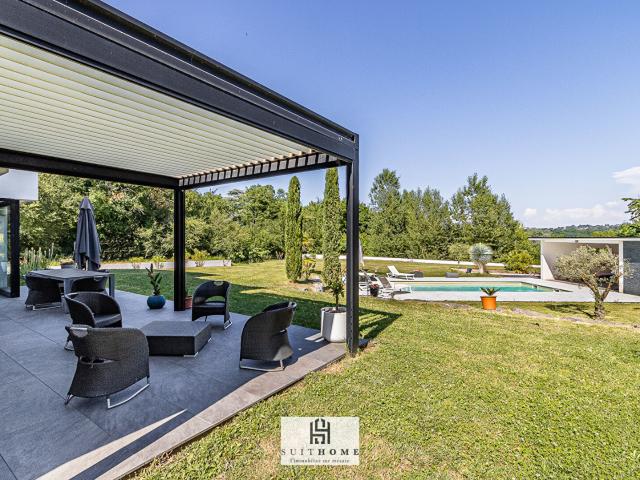 Maison 10 pièces 240 m²