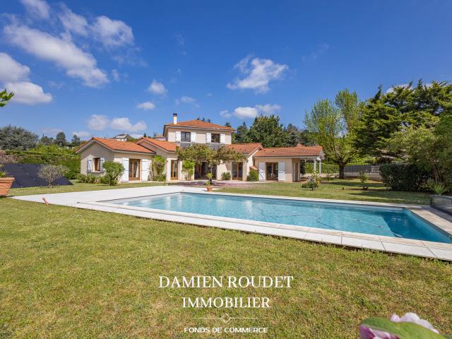 Maison 12 pièces 240 m²
