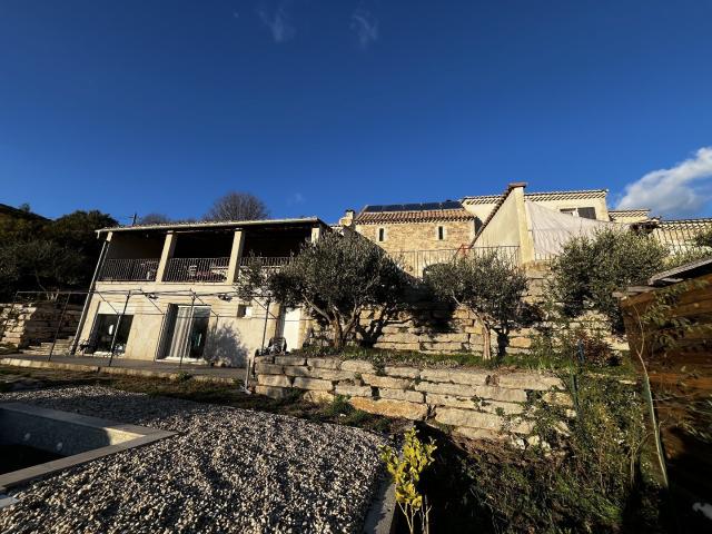 Maison 10 pièces 240 m²