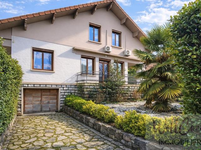 Maison 10 pièces 240 m²
