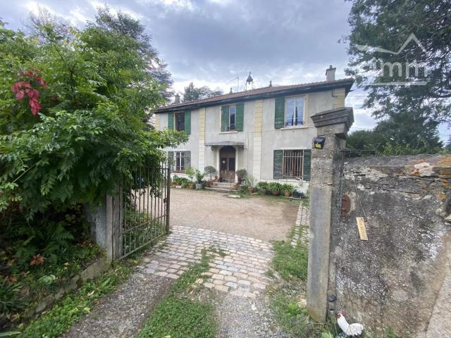 Maison 10 pièces 240 m²