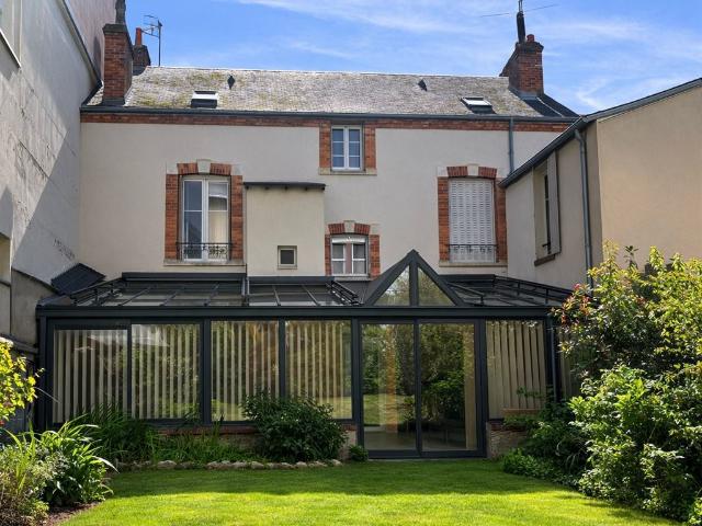 Maison 10 pièces 240 m²