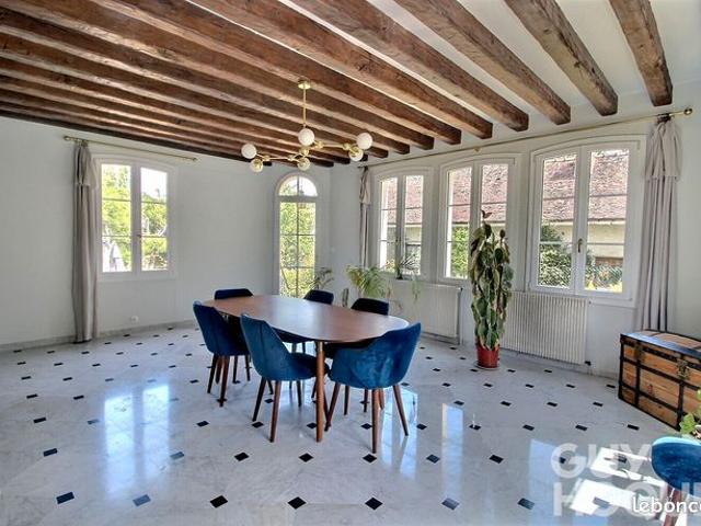 Maison 10 pièces 240 m²