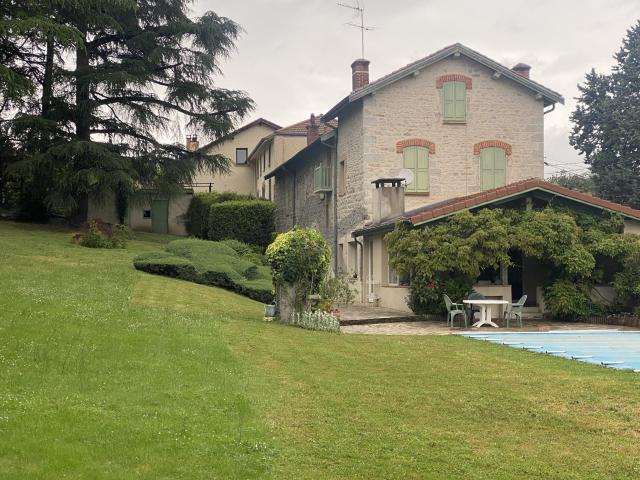 Maison 10 pièces 241 m²
