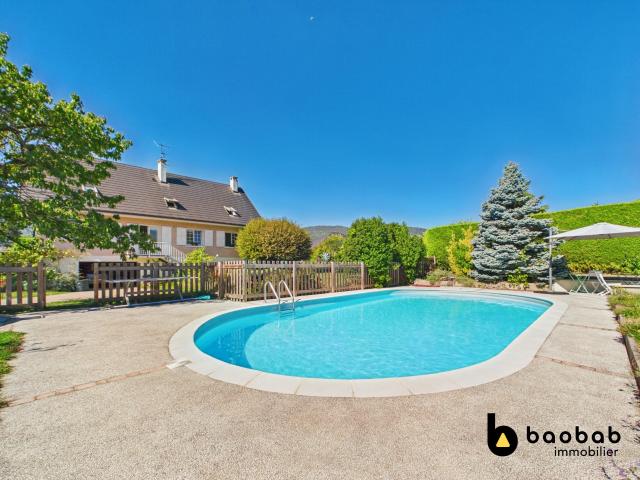Maison 10 pièces 241 m²