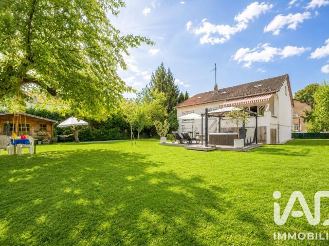 Maison 10 pièces 241 m²