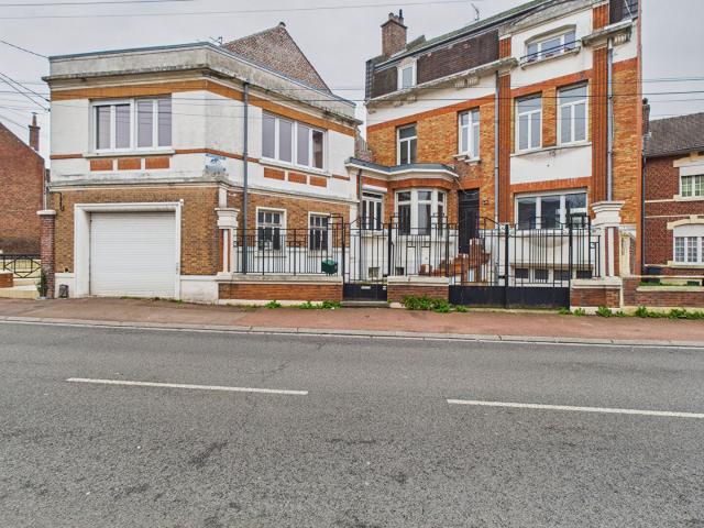 Maison 10 pièces 242 m²