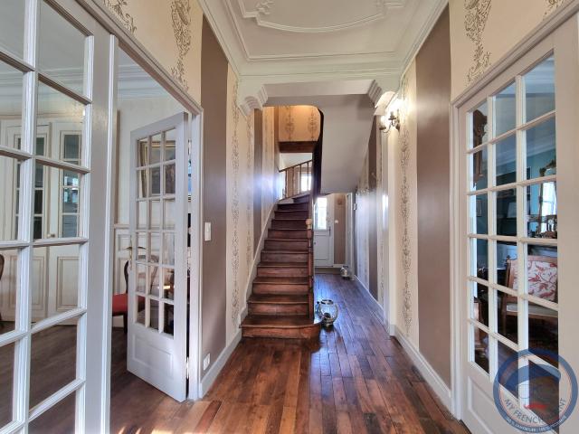 Maison 10 pièces 215 m²