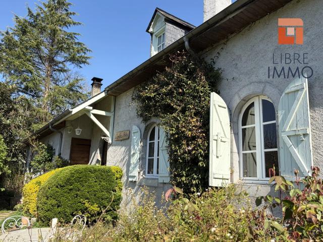 Maison 10 pièces 242 m²