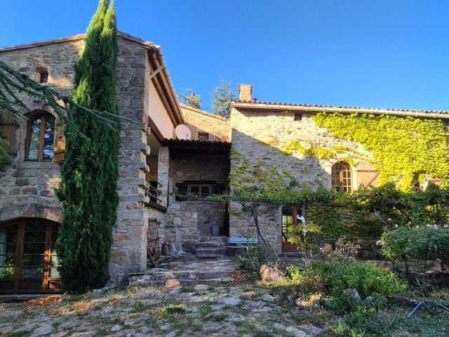 Maison 10 pièces 242 m²