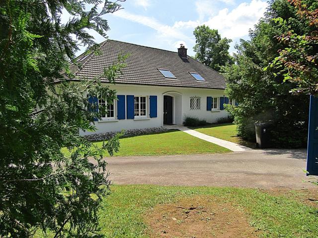 Maison 10 pièces 242 m²