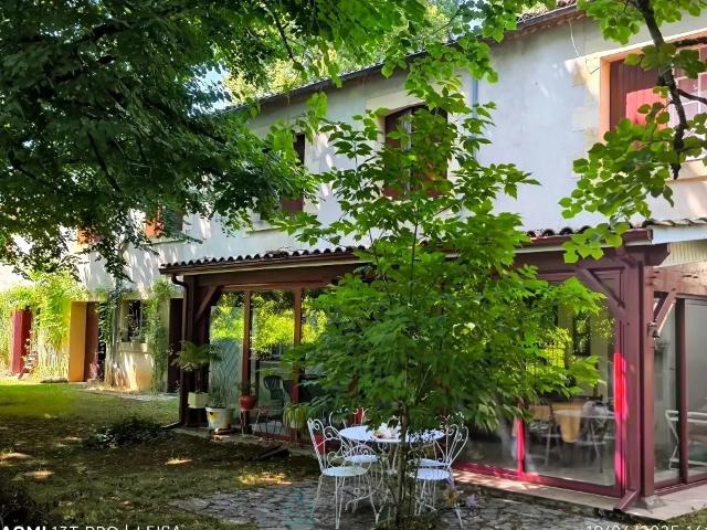 Maison 10 pièces 242 m²
