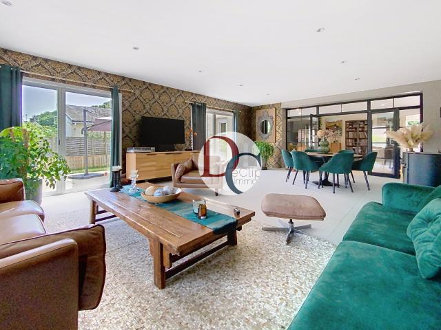 Maison 10 pièces 242 m²