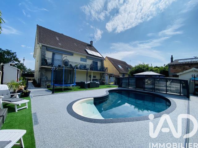Maison 10 pièces 247 m²
