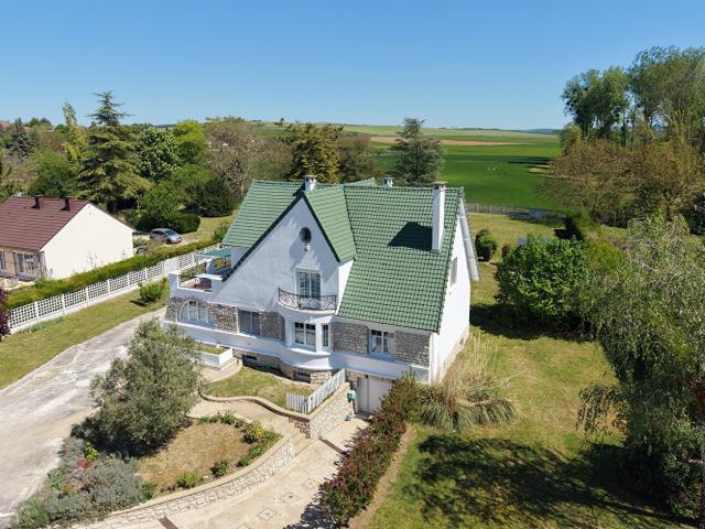 Maison 10 pièces 244 m²