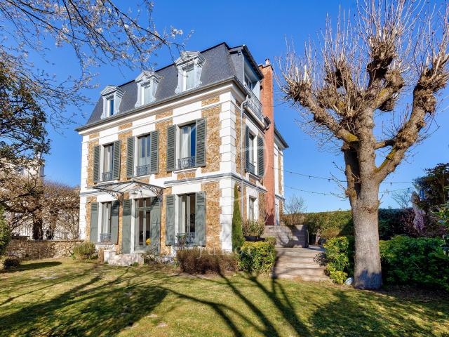 Maison 10 pièces 244 m²