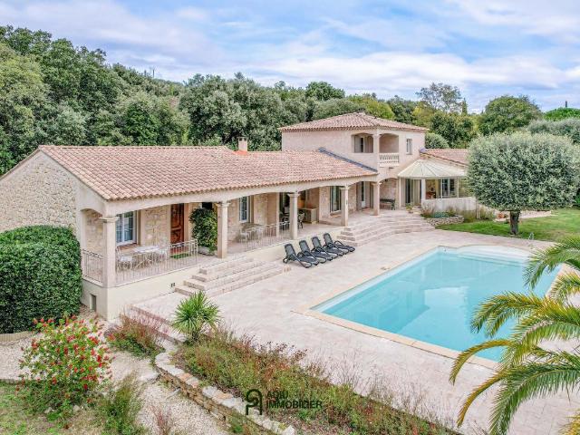 Maison 10 pièces 244 m²