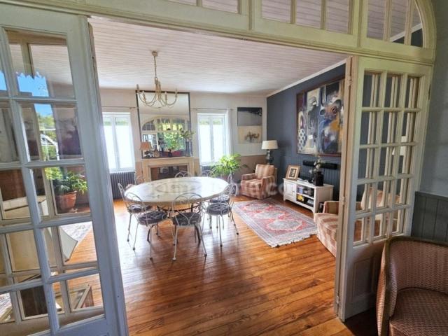 Maison 10 pièces 244 m²