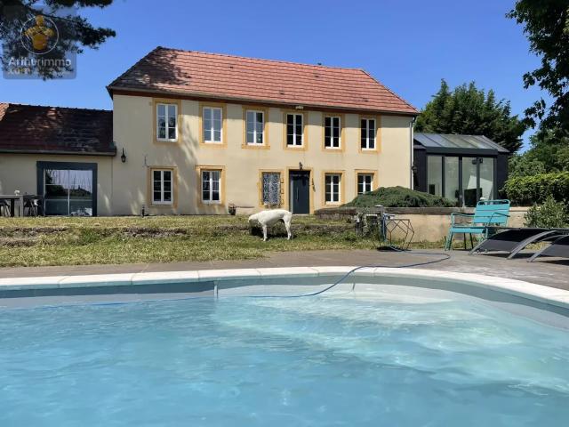 Maison 10 pièces 245 m²