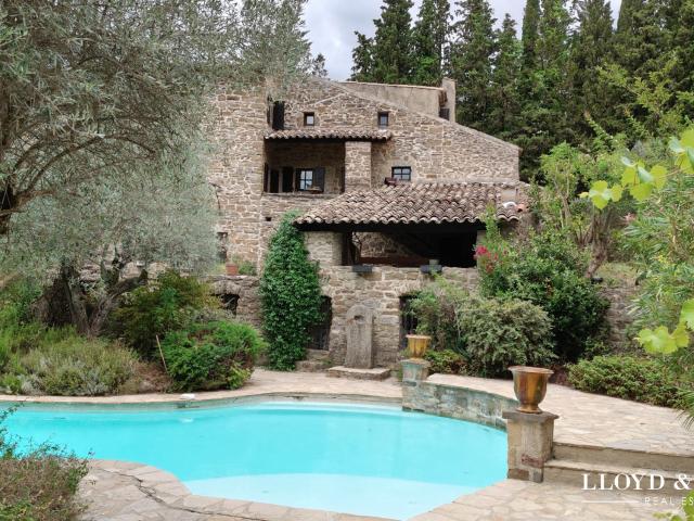 Maison 10 pièces 245 m²