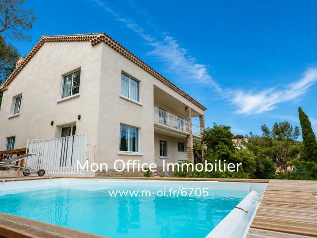 Maison 10 pièces 245 m²