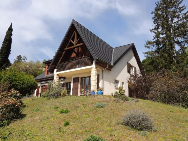 Maison 10 pièces 245 m²